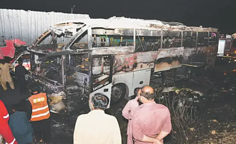 17 flood-hit people die in bus fire near Sindh's Nooriabad town