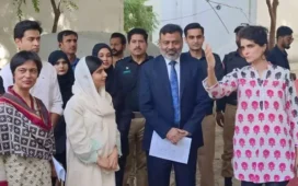 Malala visits Karachi school during flood solidarity visit