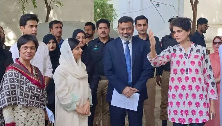 Malala visits Karachi school during flood solidarity visit